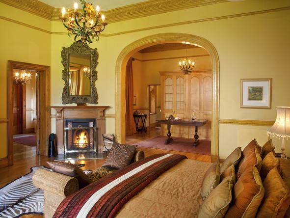 Hartford House - Bedroom 